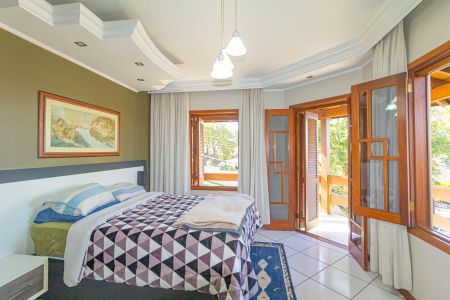 Casa à venda com 250m², 4 quartos e 2 vagas Casa à venda com 250m², 4 quartos e 2 vagasSuíte