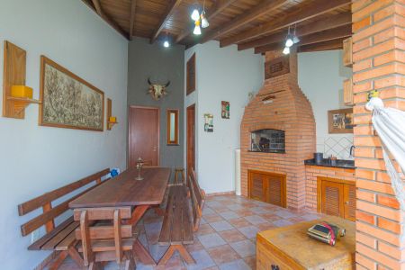 Casa à venda com 250m², 4 quartos e 2 vagas Casa à venda com 250m², 4 quartos e 2 vagasVaranda gourmet