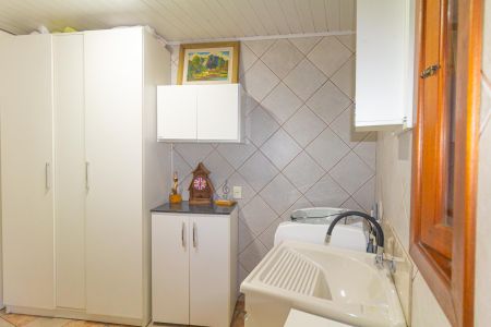 Casa à venda com 250m², 4 quartos e 2 vagas Casa à venda com 250m², 4 quartos e 2 vagasLavanderia