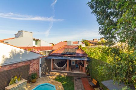 Casa à venda com 250m², 4 quartos e 2 vagas Casa à venda com 250m², 4 quartos e 2 vagasVista da Varanda do Quarto