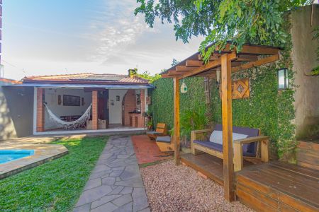 Casa à venda com 250m², 4 quartos e 2 vagas Casa à venda com 250m², 4 quartos e 2 vagasEspaço Gourmet