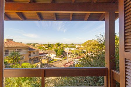 Casa à venda com 250m², 4 quartos e 2 vagas Casa à venda com 250m², 4 quartos e 2 vagasVista da Varanda da Suíte