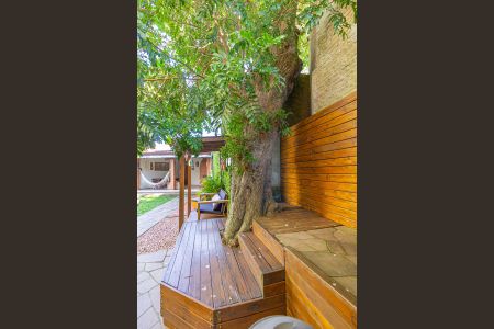 Casa à venda com 250m², 4 quartos e 2 vagas Casa à venda com 250m², 4 quartos e 2 vagasÁrea comum