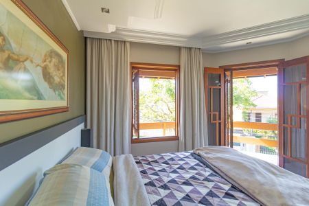 Casa à venda com 250m², 4 quartos e 2 vagas Casa à venda com 250m², 4 quartos e 2 vagasSuíte