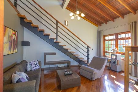 Casa à venda com 250m², 4 quartos e 2 vagas Casa à venda com 250m², 4 quartos e 2 vagasSala