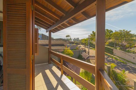 Casa à venda com 250m², 4 quartos e 2 vagas Casa à venda com 250m², 4 quartos e 2 vagasVaranda da Suíte