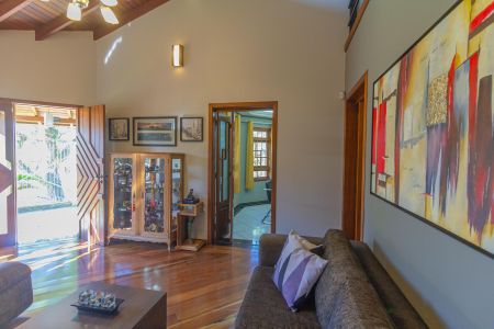 Casa à venda com 250m², 4 quartos e 2 vagas Casa à venda com 250m², 4 quartos e 2 vagasSala