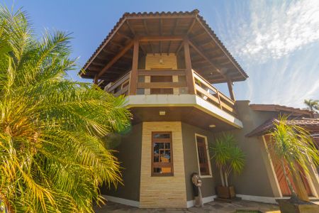 Casa à venda com 250m², 4 quartos e 2 vagas Casa à venda com 250m², 4 quartos e 2 vagasFachada