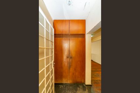 Casa à venda com 300m², 4 quartos e 2 vagasCorredor