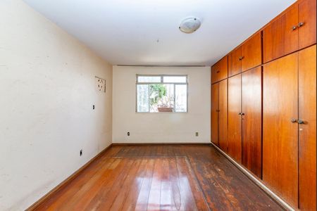 Casa à venda com 300m², 4 quartos e 2 vagasSuíte