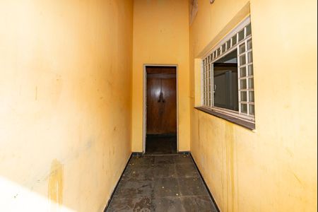 Casa à venda com 300m², 4 quartos e 2 vagasCorredor