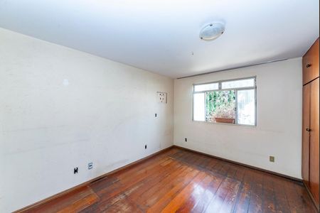 Casa à venda com 300m², 4 quartos e 2 vagasSuíte