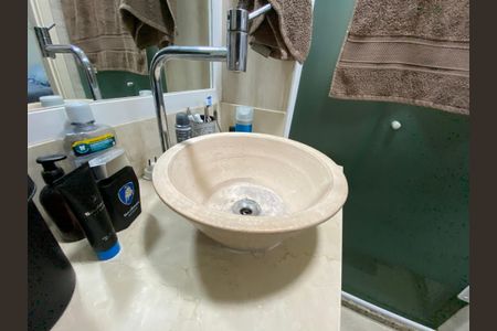 Apartamento à venda com 70m², 2 quartos e 1 vaga Apartamento à venda com 70m², 2 quartos e 1 vagaBanheiro Suíte