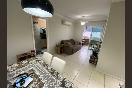 Apartamento à venda com 70m², 2 quartos e 1 vaga Apartamento à venda com 70m², 2 quartos e 1 vagaSala