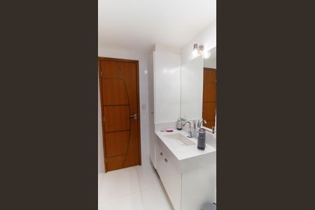 Apartamento à venda com 60m², 2 quartos e 2 vagas Apartamento à venda com 60m², 2 quartos e 2 vagasBanheiro