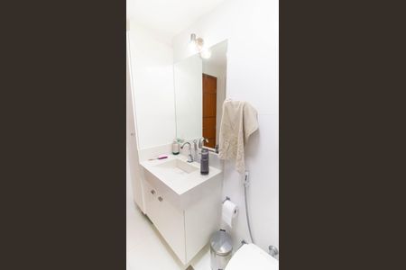 Apartamento à venda com 60m², 2 quartos e 2 vagas Apartamento à venda com 60m², 2 quartos e 2 vagasBanheiro