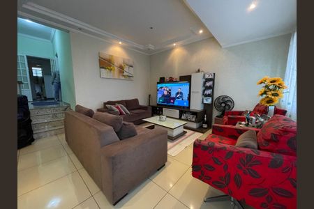 Casa à venda com 330m², 3 quartos e 7 vagasSala