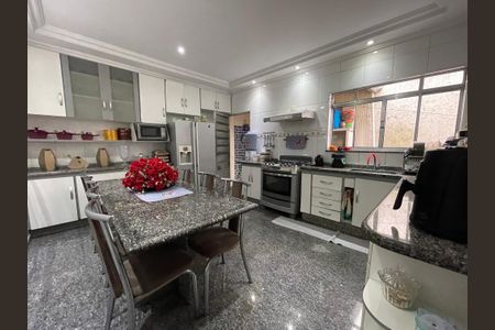 Casa à venda com 330m², 3 quartos e 7 vagasCozinha