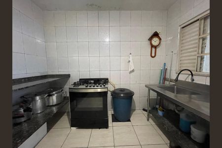 Casa à venda com 330m², 3 quartos e 7 vagasCozinha salão de festas