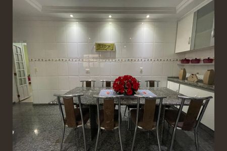 Casa à venda com 330m², 3 quartos e 7 vagasCozinha