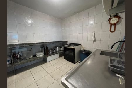 Casa à venda com 330m², 3 quartos e 7 vagasCozinha salão de festas