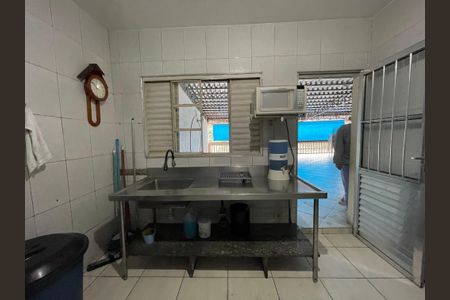 Casa à venda com 330m², 3 quartos e 7 vagasCozinha salão de festas