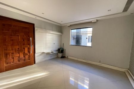 Casa para alugar com 100m², 2 quartos e 1 vagaSala