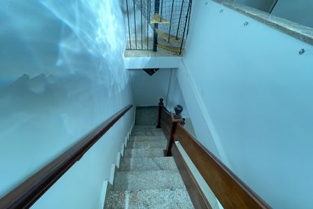 Casa para alugar com 100m², 2 quartos e 1 vagaEscadas