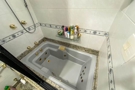 Apartamento à venda com 330m², 3 quartos e 3 vagas Apartamento à venda com 330m², 3 quartos e 3 vagasBanheiro da Suíte 1