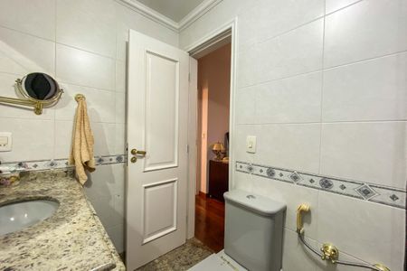 Apartamento à venda com 330m², 3 quartos e 3 vagas Apartamento à venda com 330m², 3 quartos e 3 vagasBanheiro da Suíte 1