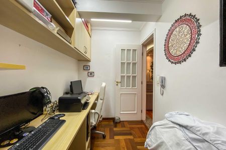 Apartamento à venda com 330m², 3 quartos e 3 vagas Apartamento à venda com 330m², 3 quartos e 3 vagasEscritório