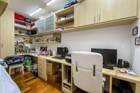 Apartamento à venda com 330m², 3 quartos e 3 vagas Apartamento à venda com 330m², 3 quartos e 3 vagasEscritório