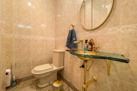 Apartamento à venda com 330m², 3 quartos e 3 vagas Apartamento à venda com 330m², 3 quartos e 3 vagasLavabo da Área Gourmet