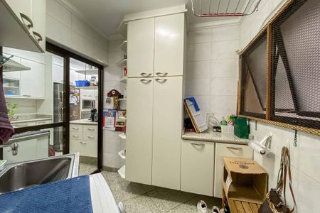 Apartamento à venda com 330m², 3 quartos e 3 vagas Apartamento à venda com 330m², 3 quartos e 3 vagasÁrea de Serviço