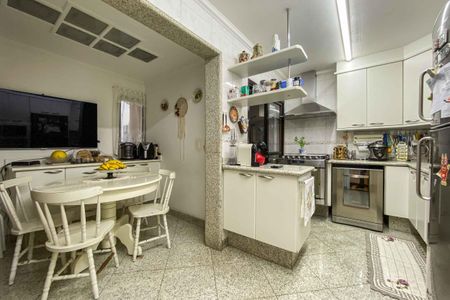 Apartamento à venda com 330m², 3 quartos e 3 vagas Apartamento à venda com 330m², 3 quartos e 3 vagasCozinha