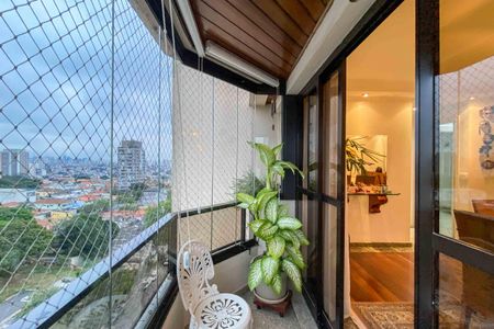 Apartamento à venda com 330m², 3 quartos e 3 vagas Apartamento à venda com 330m², 3 quartos e 3 vagasVaranda