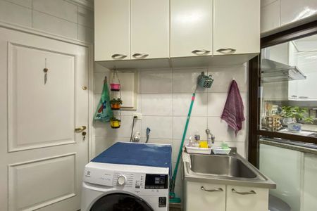 Apartamento à venda com 330m², 3 quartos e 3 vagas Apartamento à venda com 330m², 3 quartos e 3 vagasÁrea de Serviço