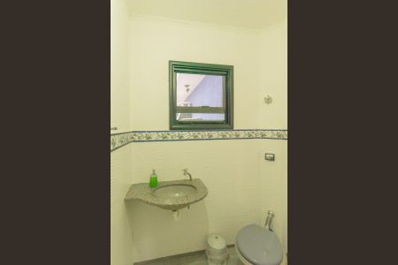 Casa à venda com 320m², 3 quartos e 2 vagas Casa à venda com 320m², 3 quartos e 2 vagasBanheiro de Serviço