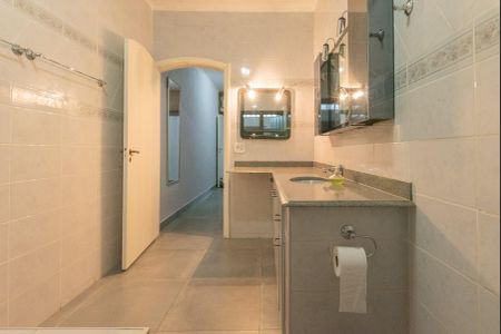 Casa à venda com 320m², 3 quartos e 2 vagas Casa à venda com 320m², 3 quartos e 2 vagasBanheiro