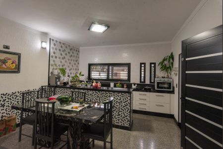 Casa à venda com 320m², 3 quartos e 2 vagas Casa à venda com 320m², 3 quartos e 2 vagasCozinha