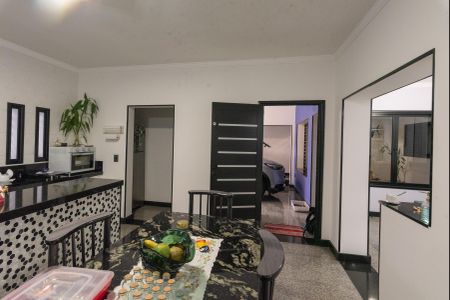 Casa à venda com 320m², 3 quartos e 2 vagas Casa à venda com 320m², 3 quartos e 2 vagasCozinha