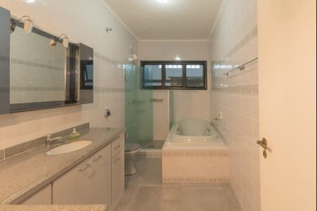 Casa à venda com 320m², 3 quartos e 2 vagas Casa à venda com 320m², 3 quartos e 2 vagasBanheiro