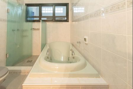 Casa à venda com 320m², 3 quartos e 2 vagas Casa à venda com 320m², 3 quartos e 2 vagasBanheiro