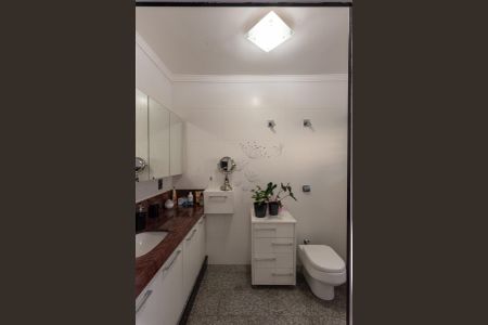 Casa à venda com 320m², 3 quartos e 2 vagas Casa à venda com 320m², 3 quartos e 2 vagasBanheiro da Suíte 2