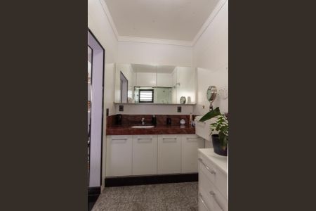 Casa à venda com 320m², 3 quartos e 2 vagas Casa à venda com 320m², 3 quartos e 2 vagasBanheiro da Suíte 2