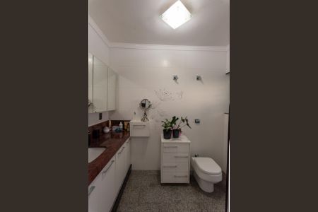 Casa à venda com 320m², 3 quartos e 2 vagas Casa à venda com 320m², 3 quartos e 2 vagasBanheiro da Suíte 2