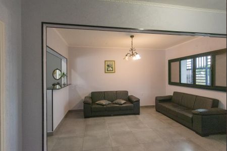 Casa à venda com 320m², 3 quartos e 2 vagas Casa à venda com 320m², 3 quartos e 2 vagasEdícula