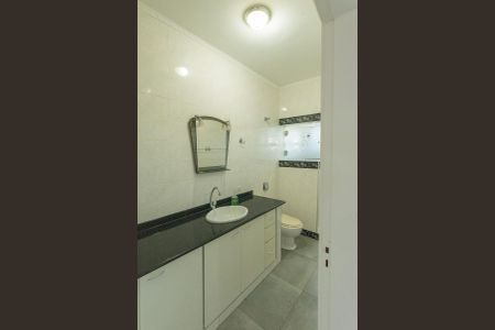 Casa à venda com 320m², 3 quartos e 2 vagas Casa à venda com 320m², 3 quartos e 2 vagasBanheiro