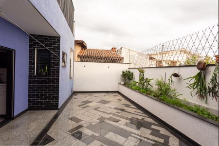 Casa à venda com 320m², 3 quartos e 2 vagas Casa à venda com 320m², 3 quartos e 2 vagasQuintal