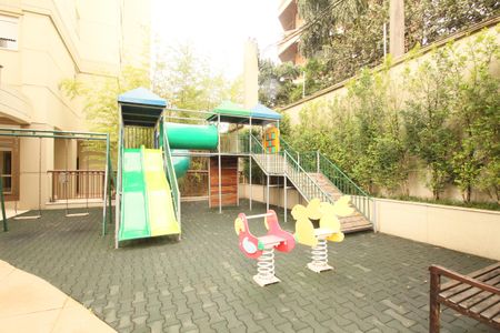 Apartamento à venda com 130m², 3 quartos e 2 vagasÁrea comum - Playground